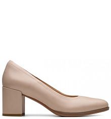 Półbuty na obcasie Clarks beżowe