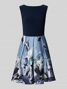 Sukienka koktajlowa o długości do kolan z efektem stopniowania Swing granatowa EAN 5AF02400