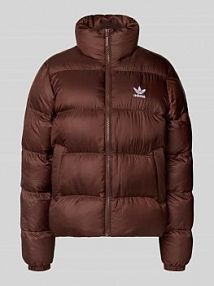 Pikowana kurtka o kroju regular fit z wyhaftowanym logo adidas Originals brązowa damska EAN JX2948