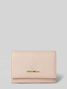 Portfel z aplikacją z logo Coccinelle różowy damski EAN E2MW511F001
