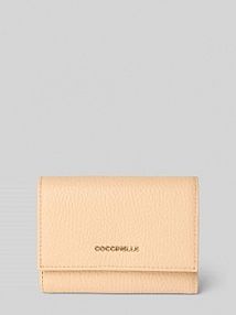 Portfel z aplikacją z logo Coccinelle żółty damski EAN E2MW511F001