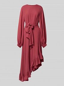 Długa sukienka o dopasowanym kroju z asymetrycznym dołem obszytym falbaną model IFLOWER Essentiel Antwerp różowa EAN Iflower