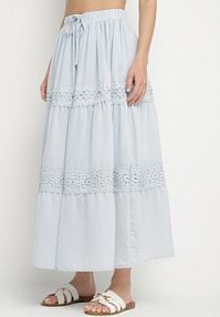 Jasnoniebieska spódnica z Wiskozą o Rozkloszowanym Kroju z Koronkowym Zdobieniem Banilea belcci