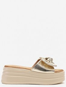 Złote klapki na Platformie z Tłoczeniami Zdobione Kokardą Villoti ideal damskie