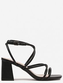 Czarne sandały na Słupku Ozdobione Kwadratowym Noskiem Kacaria cink me