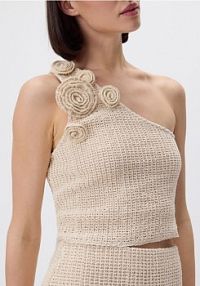 Crochetowy top z kwiatową aplikacją Reserved beżowy damski 394FS-08X