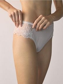 Majtki typu hipster z haftem Reserved beżowe damskie 402EZ-02X