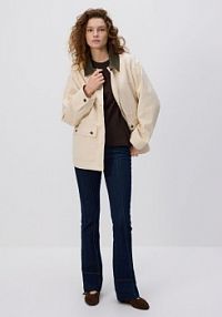 Jeansowa kurtka z kontrastowym kołnierzykiem Reserved biała damska 596HV-01J