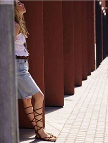 Skórzane sandały z wiązaniem Reserved beżowe damskie 605CP-80X