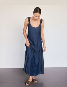 Sukienka maxi z lyocellu Reserved granatowa 9299H-59J