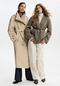 Dwurzędowy trencz z paskiem Reserved beżowy ZR287-80X