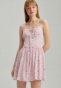 Różowa sukienka-kombinezon ze wzorem w kwiaty House 508EE-MC1