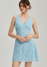 Błętkitna sukienka mini fit&flare z ażurowym wzorem House niebieska 703EZ-50X
