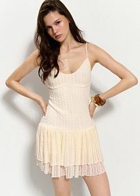 Kremowa sukienka mini na ramiączkach z wszytymi spodenkami House beżowa 818GC-01X