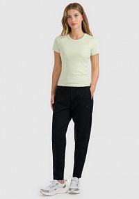 Spodnie dresowe czarne 4F damskie 4FWAW25TTROF1197-20S