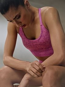 Biustonosz sportowy różowy 4F 4FRSS26USBAF289-54A