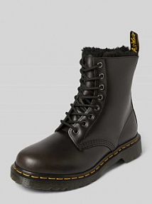 Kozaki sznurowane z detalem z logo model Serena Dr. Martens czarne damskie EAN 26238021