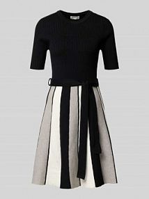 Sukienka o długości do kolan z mieszanki wiskozy z efektem dzianiny Apricot czarna EAN 953185