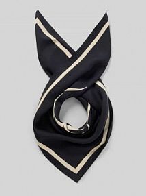 Chusta jedwabna z napisem z logo Tommy Hilfiger granatowa EAN AW0AW18223