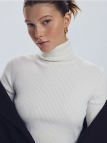 Prążkowany golf Reserved biały damski 141GS-01X