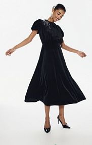 Welurowa sukienka midi Reserved czarna 207IT-99X