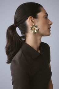 Kolczyki z motywem kwiatów Reserved złote 552FD-GLD