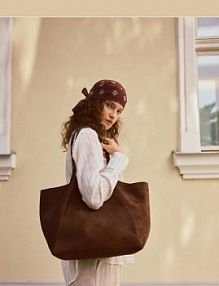 Torebka shopper z imitacji zamszu Reserved brązowa 619FC-89X