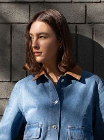 Jeansowa kurtka z kontrastowym kołnierzykiem Reserved niebieska damska 777HN-55J