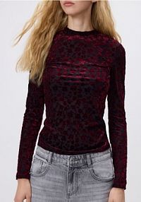 Longsleeve w kwiatowy wzór Reserved czerwony damski ZI722-83X