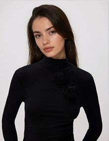 Longsleeve z ozdobną aplikacją Reserved czarny damski ZQ946-99X