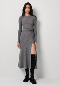 Sukienka dzianinowa z rozkloszowanym dołem i wycięciem House szara 249GO-85M