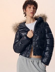 Błyszcząca kurtka puffer z odpinanym futerkiem przy kapturze  House czarna damska 483EW-99X