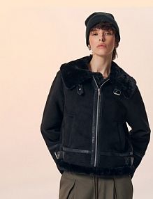 Kurtka ze sztucznej skóry z futerkiem na kołnierzu i rękawach. House czarna damska 556EW-99X