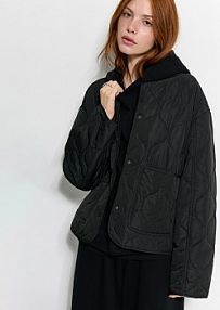 Pikowana  kurtka bez kołnierza o pudełkowym kroju House czarna damska 557EW-99X