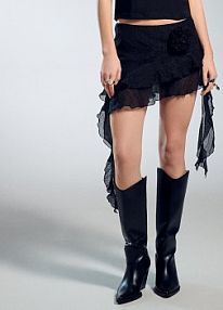 Spódnico-spodenki z falbankami i różą House czarne 652IP-99X