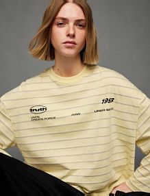 Koszulka oversize z długim rękawem i nadrukiem Bershka żółta damska