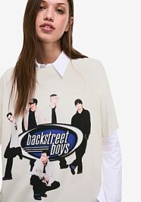 Koszulka backstreet boys z krótkim rękawem i nadrukiem Bershka biała damska