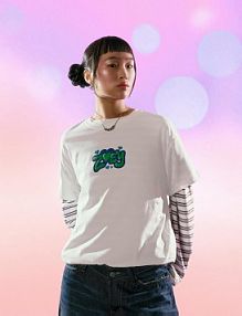 Koszulka kpop demon hunters huntr/x z krótkim rękawem i nadrukiem Bershka biała damska