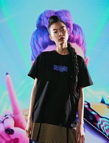 Koszulka kpop demon hunters huntr/x z krótkim rękawem i nadrukiem Bershka czarna damska