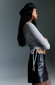 Koszulka z długim rękawem z asymetrycznym marszczeniem Bershka szary damski