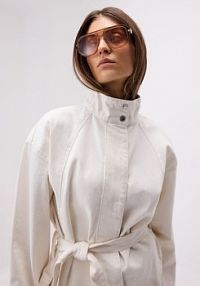 Bawełniana kurtka z wiązaniem Reserved biała damska 9262H-01J