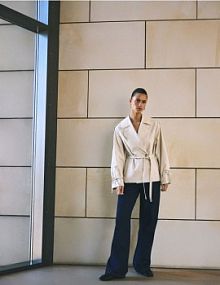 Krótki trencz Reserved biały 929JM-01X