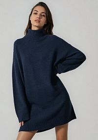 Czarna dzianinowa sukienka oversize z golfem House granatowa 036HG-59X