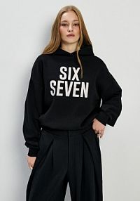 Bluza z kapturem i nadrukiem six seven House czarna damska 172GN-99X