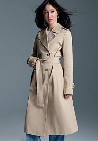 Długi  trencz z paskiem i dwurzędowym zapięciem House beżowy 908HN-08X