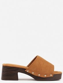 Jasnobrązowe klapki w Stylu Drewniaków z Nitami na Klockowym Obcasie Junikofa marquiiz